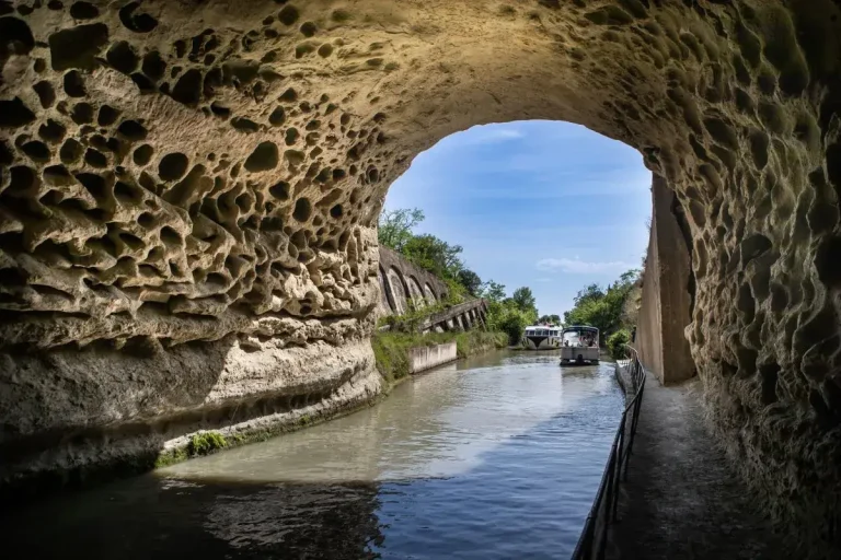 Photo du tunnel du Malpas sur le Canal du Midi